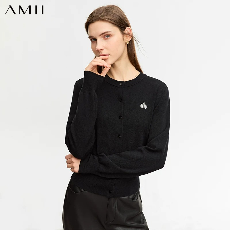 Suéter Minimalista de Lã AMII  - Embroidery Lady Bug avaliação e preço