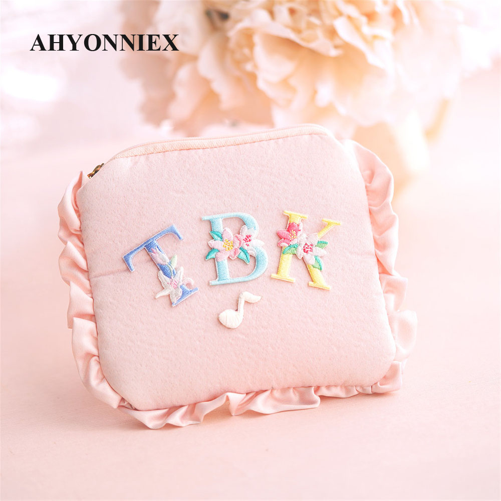 1 autoadesivo flor letras maiú - Embroidery Letter N avaliação e preço